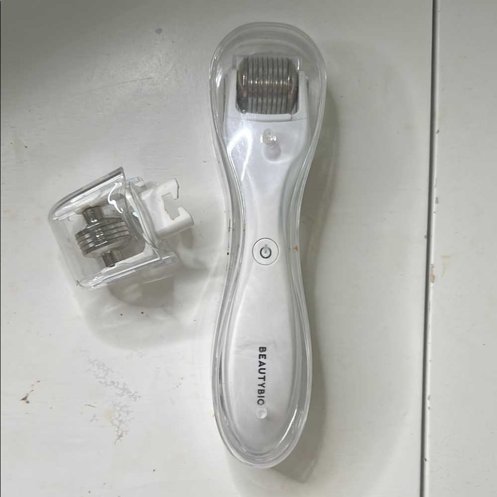BEAUTYBIO White Microneedling Tool